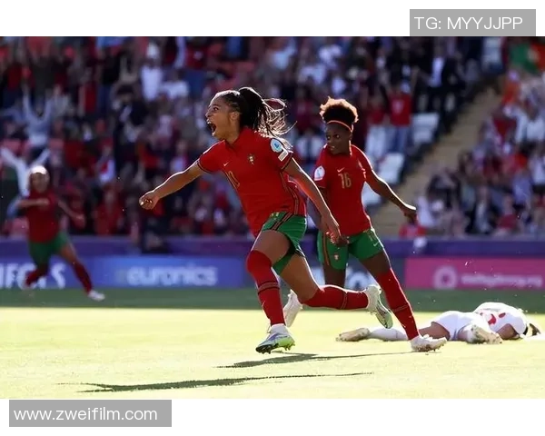 加拿大美女女足球星风采展示 赛场内外的自信与魅力